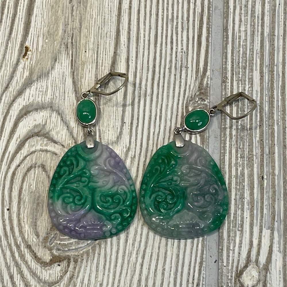Carved Green Lavender Jadeite Jade Drop Earrings Silver Tone Lever Back 2.25"